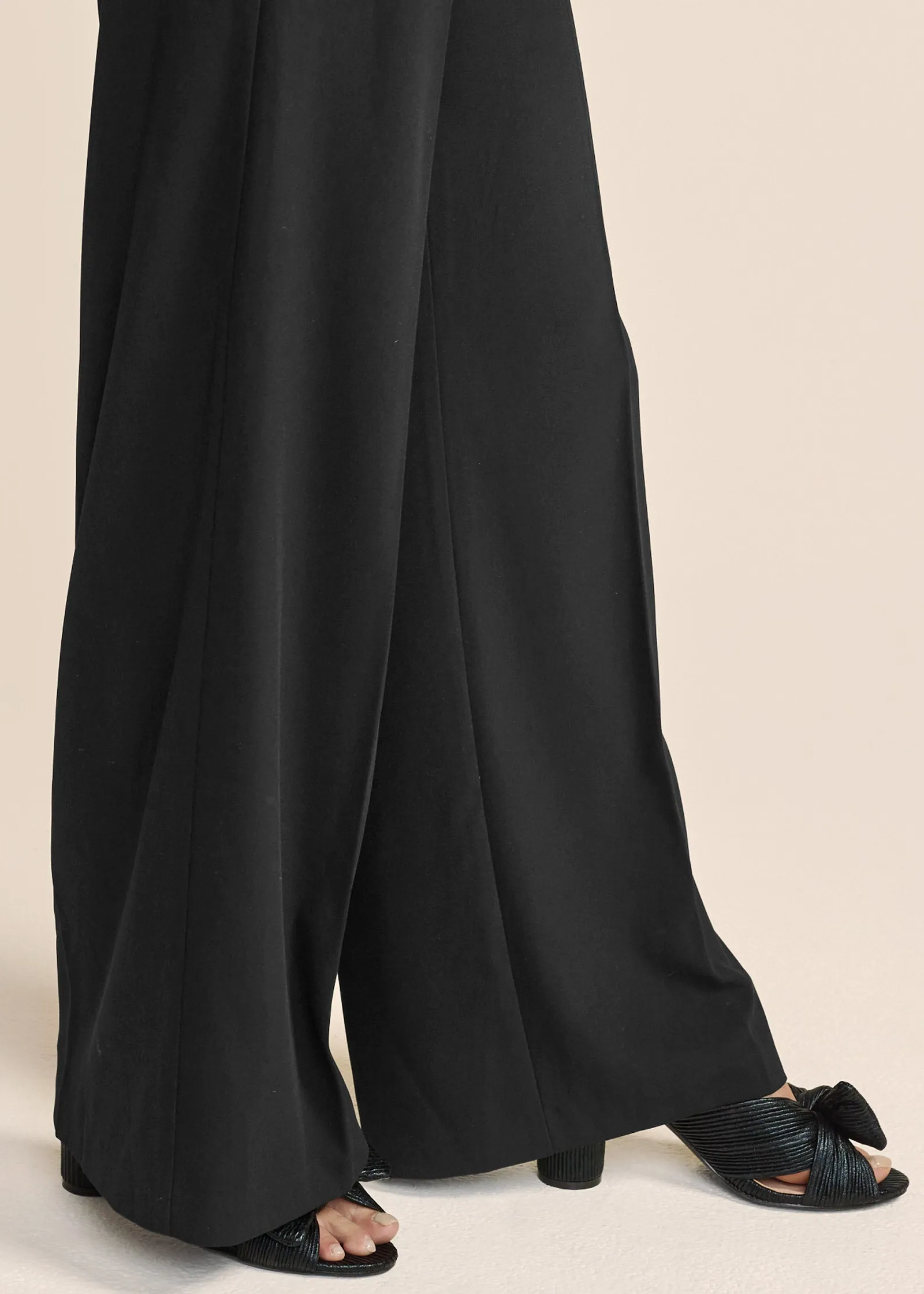 High-Rise Wide Leg Trousers - Black