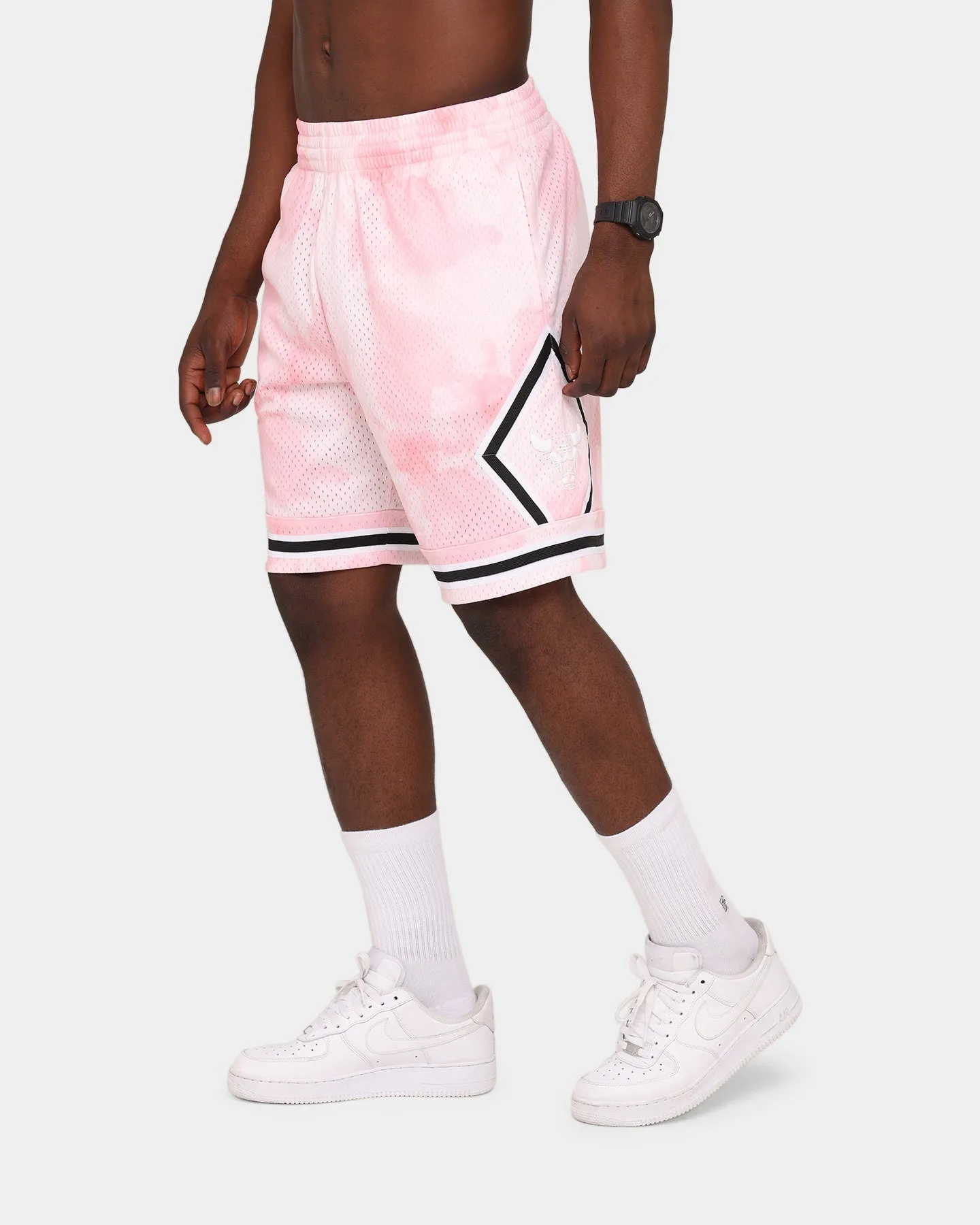 Mitchell & Ness Chicago Bulls "Cloudy Skies" Swingman Shorts Light Pink