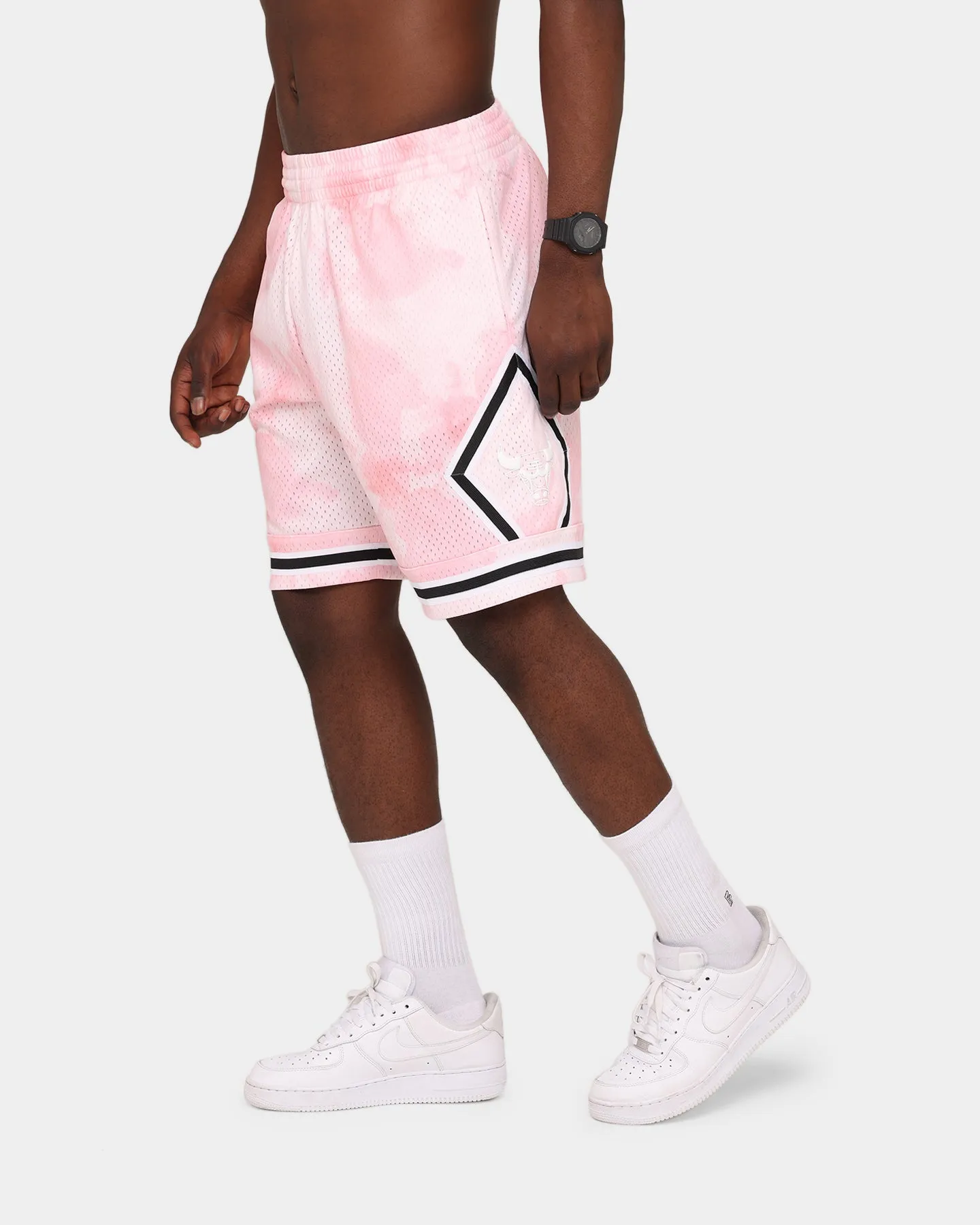 Mitchell & Ness Chicago Bulls "Cloudy Skies" Swingman Shorts Light Pink