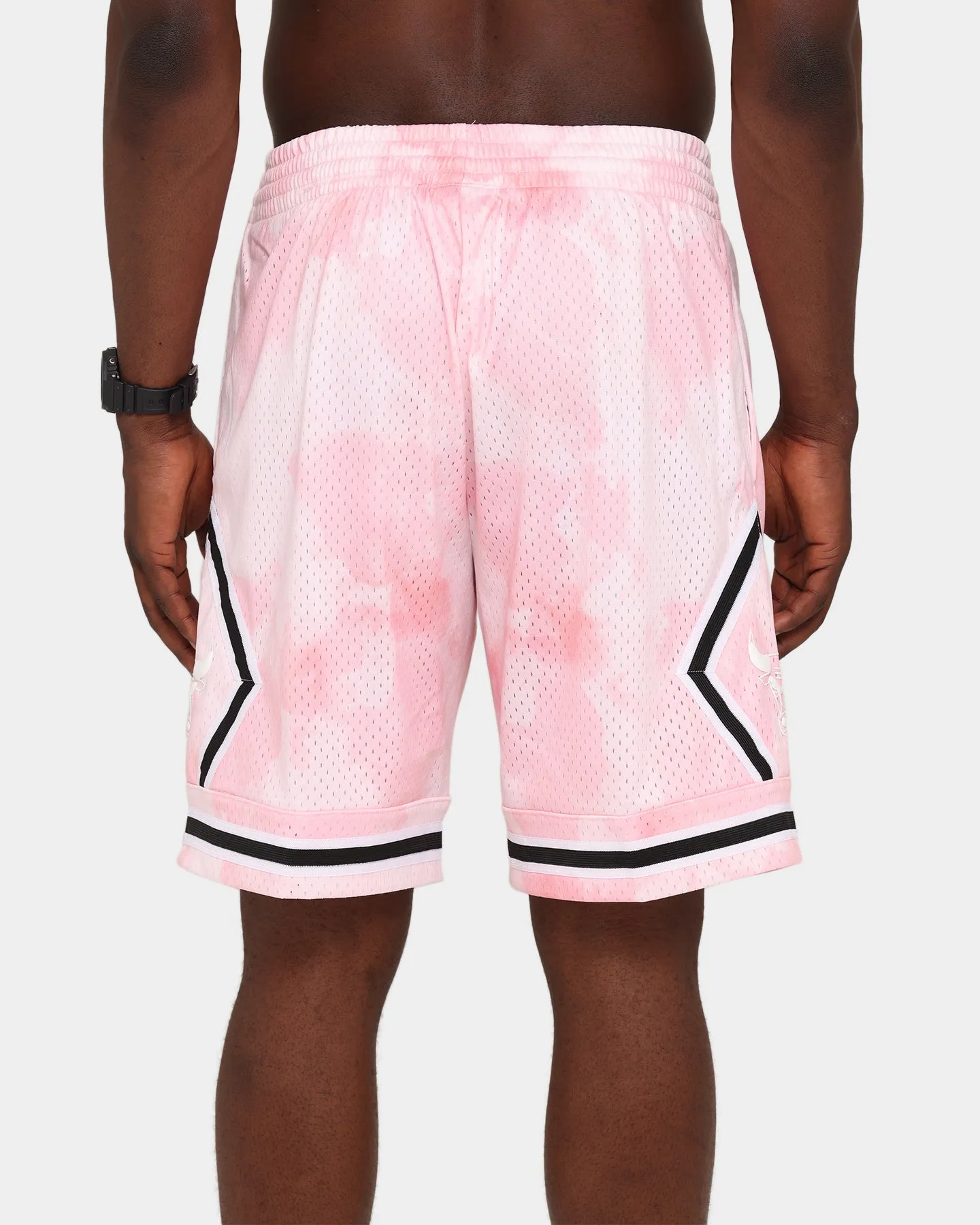 Mitchell & Ness Chicago Bulls "Cloudy Skies" Swingman Shorts Light Pink