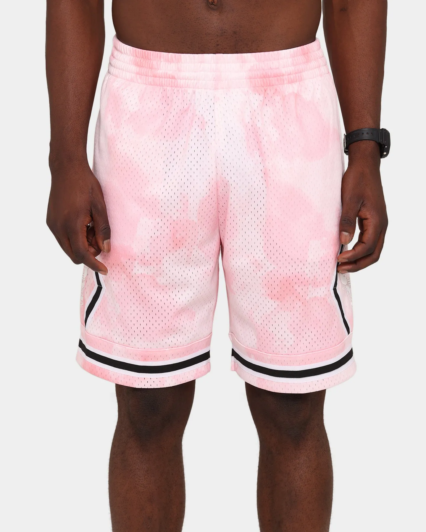 Mitchell & Ness Chicago Bulls "Cloudy Skies" Swingman Shorts Light Pink