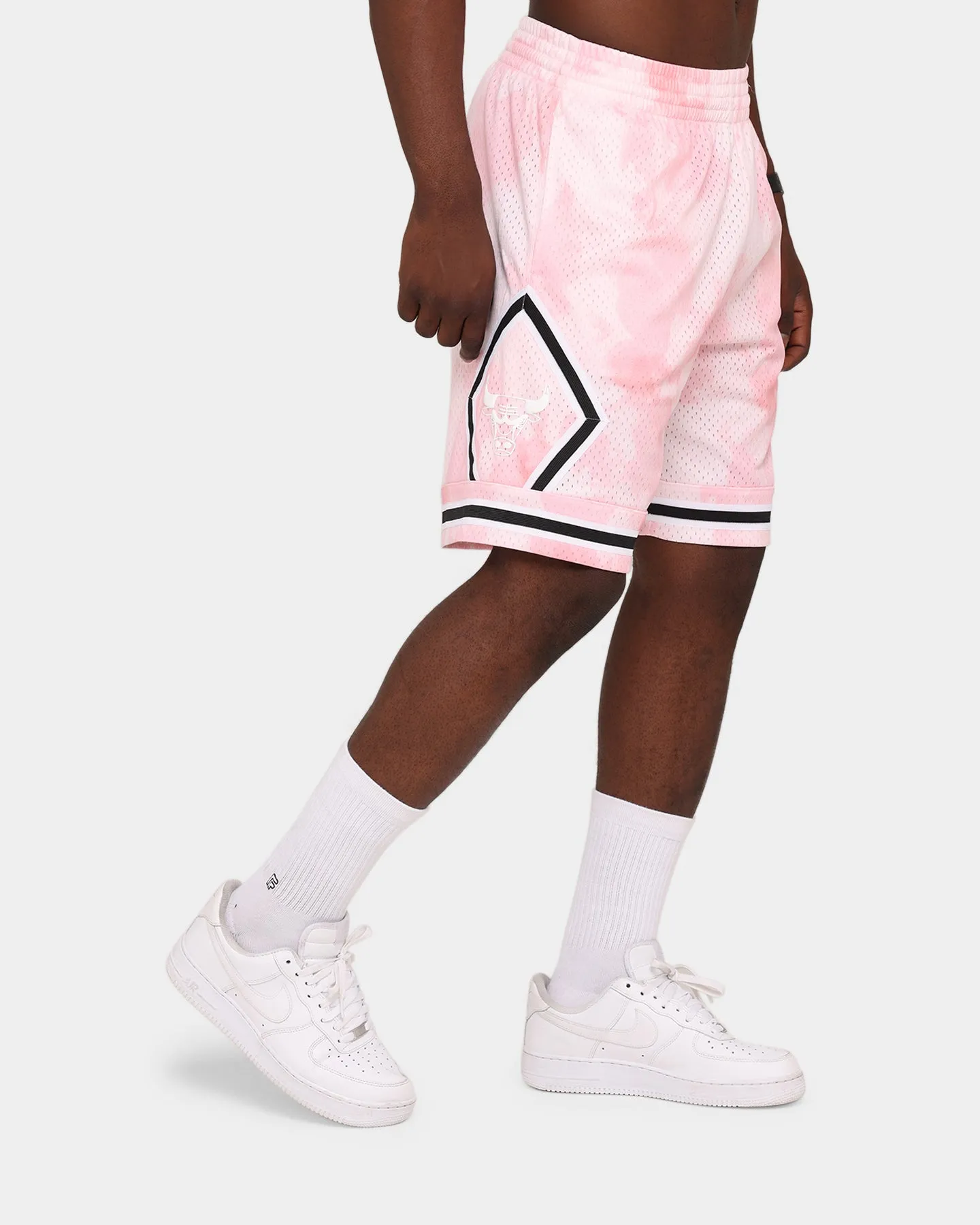 Mitchell & Ness Chicago Bulls "Cloudy Skies" Swingman Shorts Light Pink