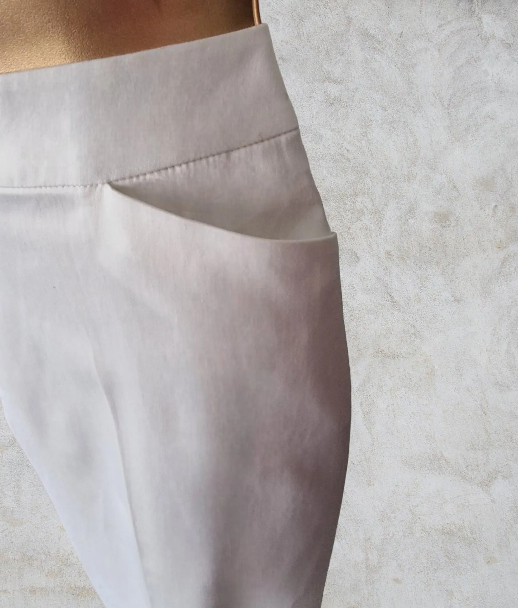 Pomodoro White  Cotton Cropped Stretch Trousers UK 18  US 14 EU 46 IT 50 BNWT